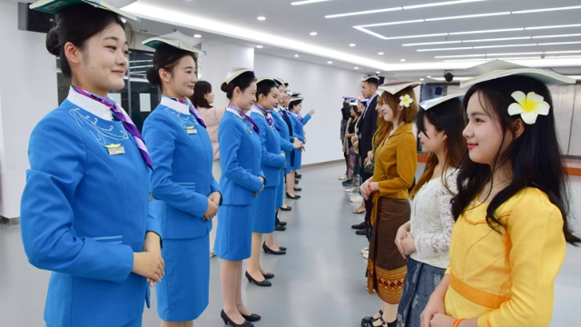 留學(xué)生“準空乘”的日常訓(xùn)練 迎接國際民航日